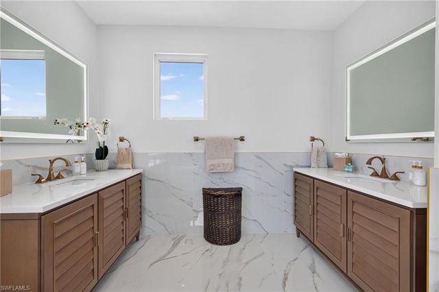 1272 Par View DR, Sanibel, FL 33957