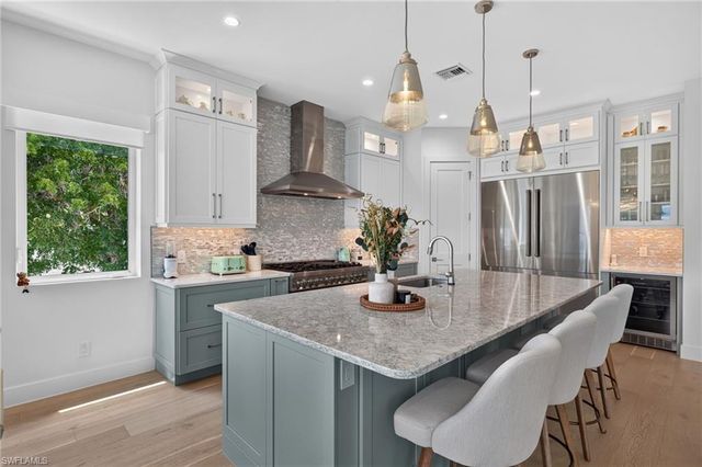 1272 Par View DR, Sanibel, FL 33957