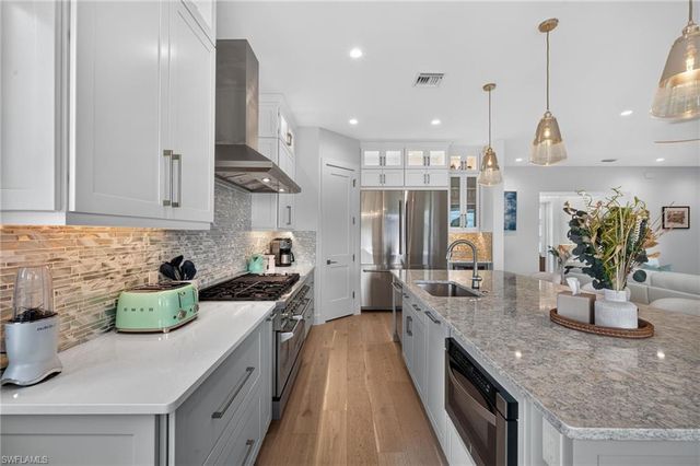 1272 Par View DR, Sanibel, FL 33957