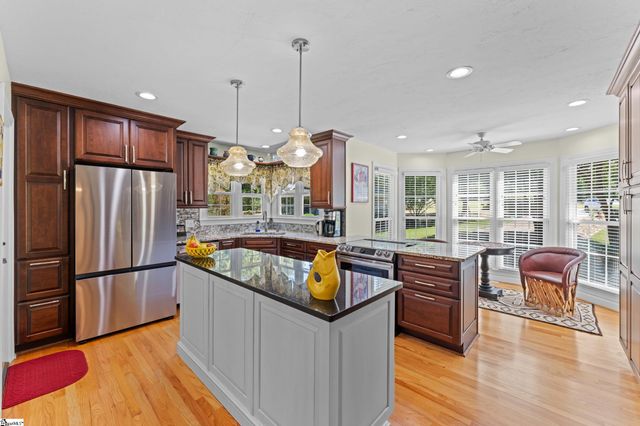 432 Thorn Meadow Lane, Boiling Springs, SC 29316