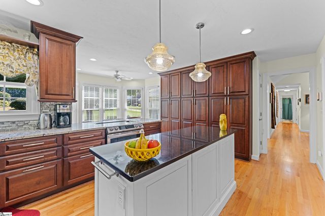 432 Thorn Meadow Lane, Boiling Springs, SC 29316