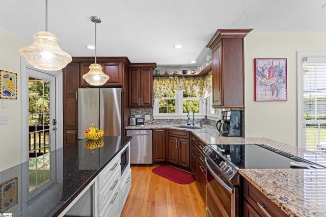 432 Thorn Meadow Lane, Boiling Springs, SC 29316