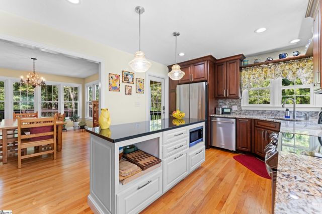 432 Thorn Meadow Lane, Boiling Springs, SC 29316