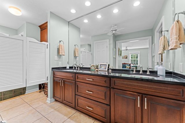 432 Thorn Meadow Lane, Boiling Springs, SC 29316