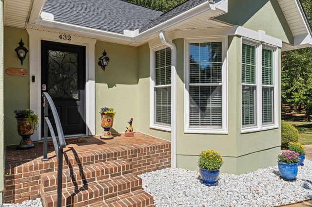 432 Thorn Meadow Lane, Boiling Springs, SC 29316