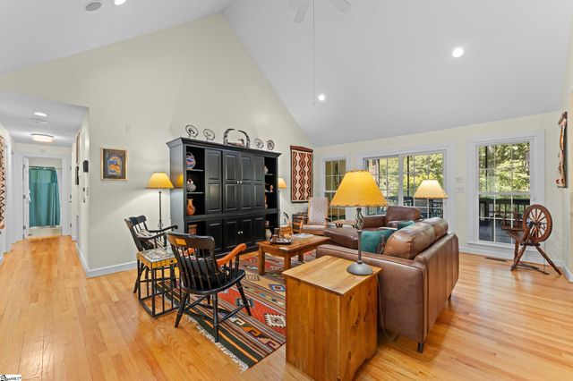 432 Thorn Meadow Lane, Boiling Springs, SC 29316