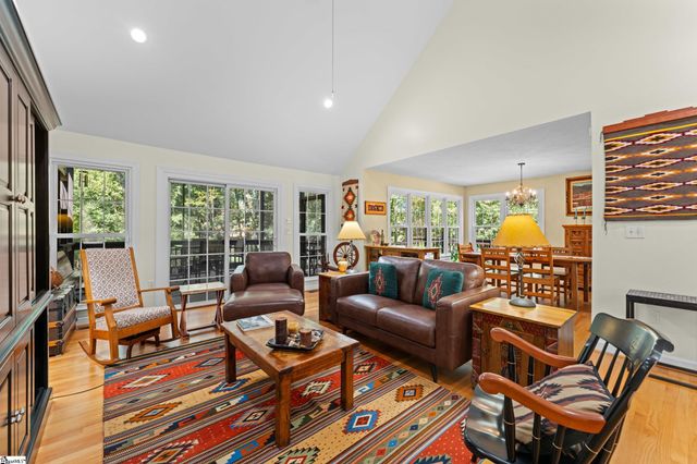 432 Thorn Meadow Lane, Boiling Springs, SC 29316