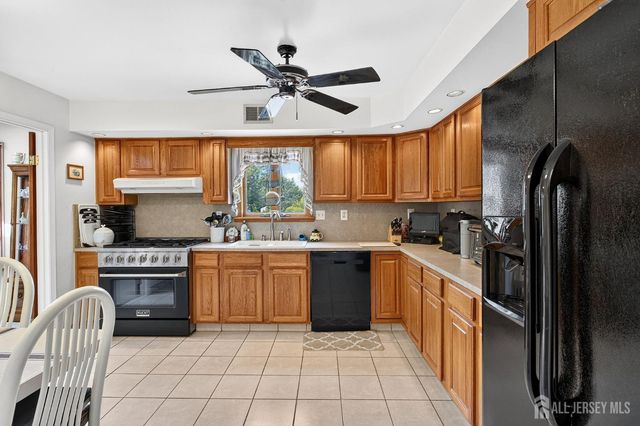 21 Sulliman Road, Edison, NJ 08817