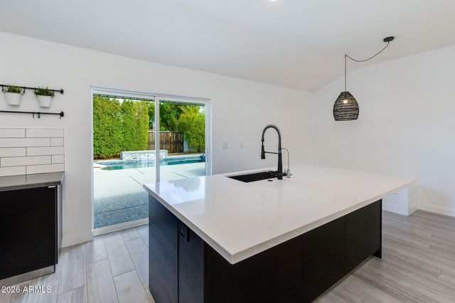 8150 E COLUMBUS Avenue, Scottsdale, AZ 85251