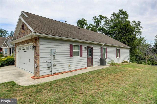 46 LANTERN LN, Shippensburg, PA 17257