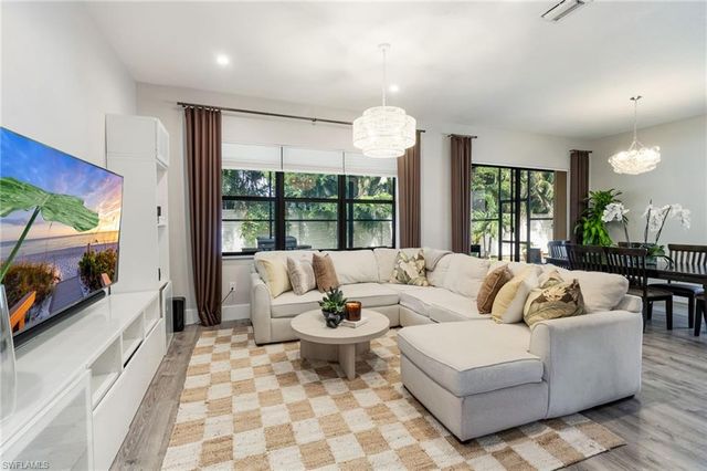 8785 Madrid CIR, Naples, FL 34104