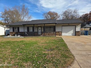 1803 S Garland Douglas Drive, Neosho, MO 64850