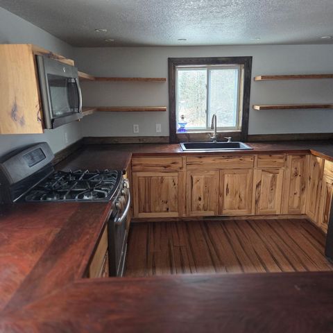 9289 Dawson Road NW, Angle Inlet, MN 56711