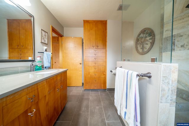 455 W High St, Stayton, OR 97383