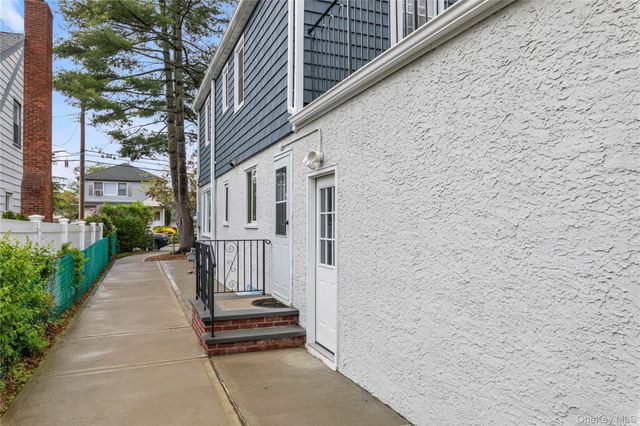 165 Linmouth Road, Malverne, NY 11565