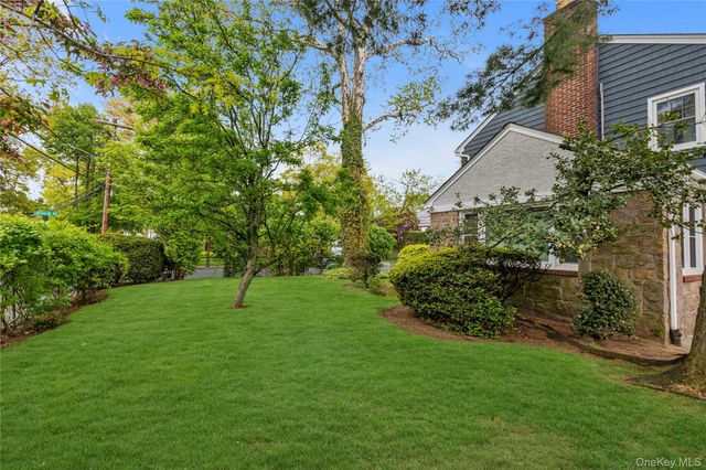 165 Linmouth Road, Malverne, NY 11565