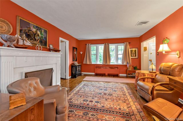 165 Linmouth Road, Malverne, NY 11565