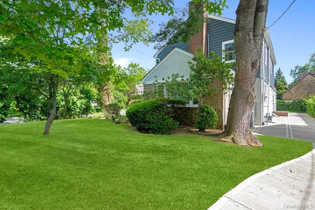 165 Linmouth Road, Malverne, NY 11565