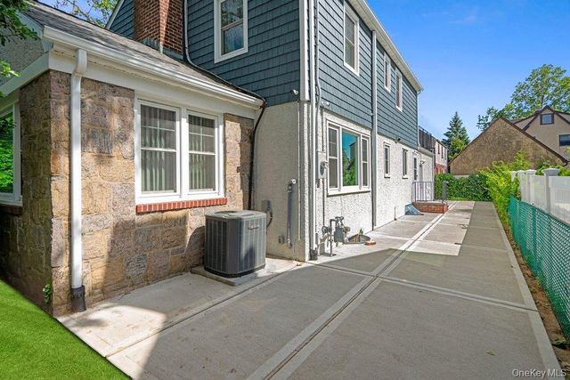 165 Linmouth Road, Malverne, NY 11565