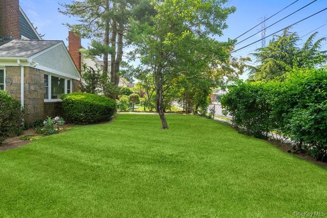 165 Linmouth Road, Malverne, NY 11565