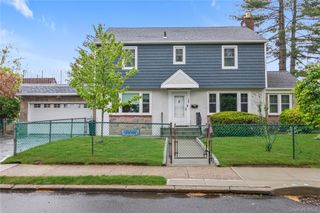 165 Linmouth Road, Malverne, NY 11565