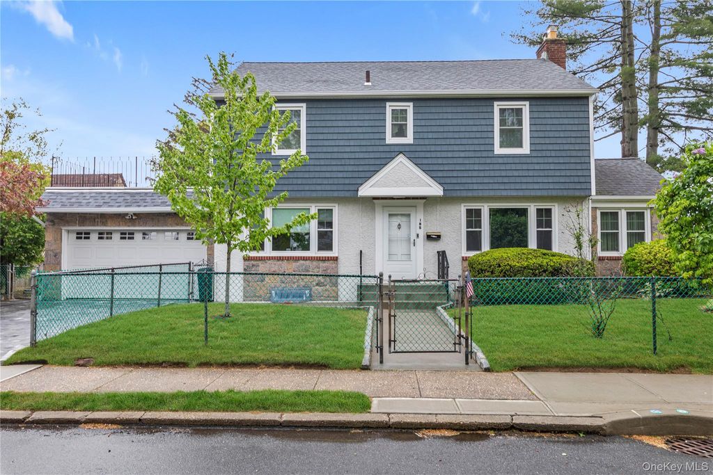 165 Linmouth Road, Malverne, NY 11565