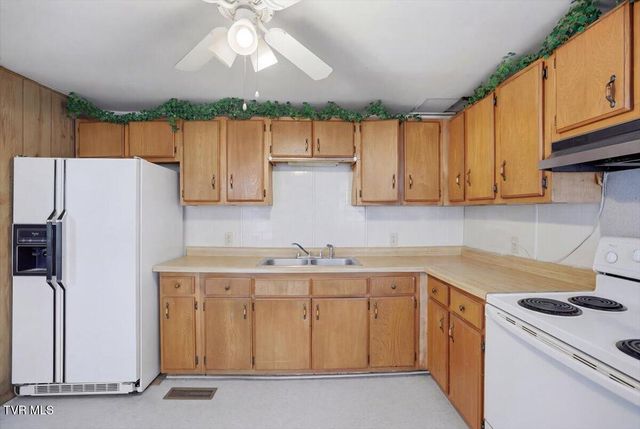 1324 Davis Street, Morristown, TN 37814