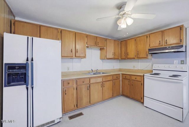 1324 Davis Street, Morristown, TN 37814