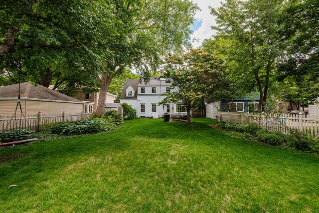 2559 N 86th STREET, Wauwatosa, WI 53226