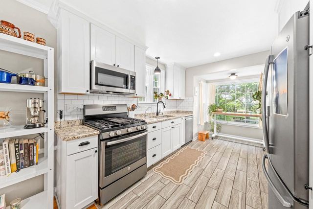 2559 N 86th STREET, Wauwatosa, WI 53226