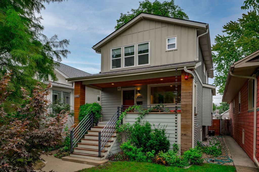 1154 S Elmwood Avenue, Oak Park, IL 60304