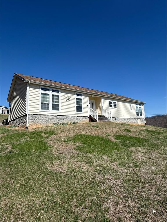 3570 Nemmo RD, Vinton, VA 24179