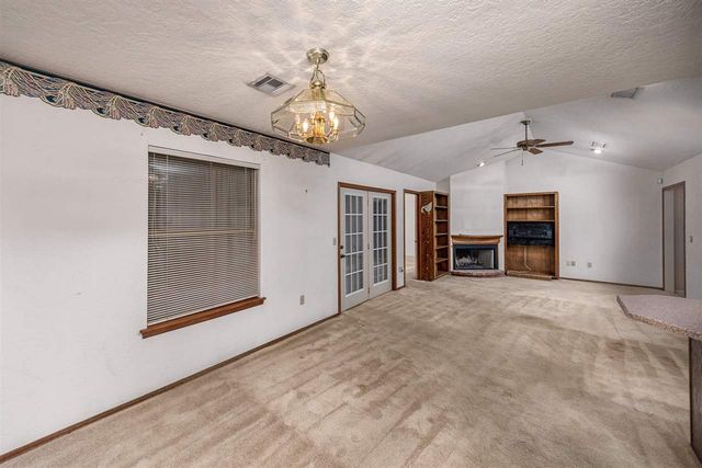 7207 NW Willow Creek Dr, Lawton, OK 73505