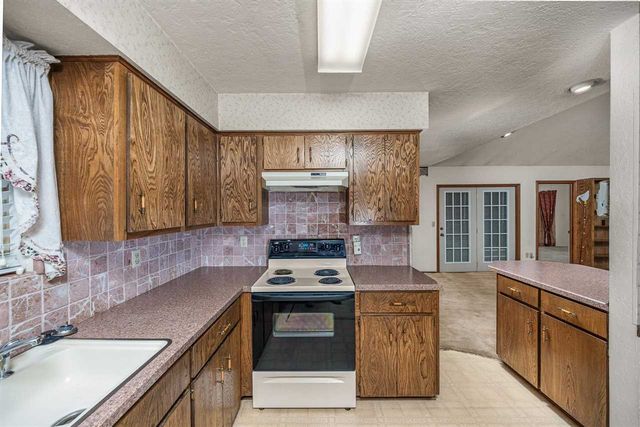 7207 NW Willow Creek Dr, Lawton, OK 73505