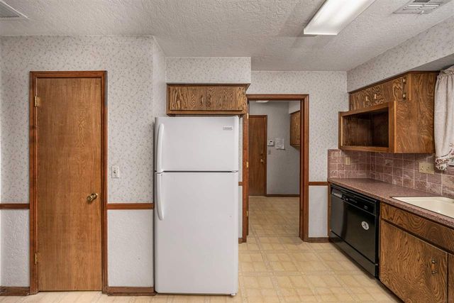 7207 NW Willow Creek Dr, Lawton, OK 73505
