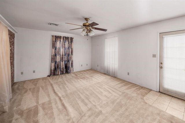 7207 NW Willow Creek Dr, Lawton, OK 73505