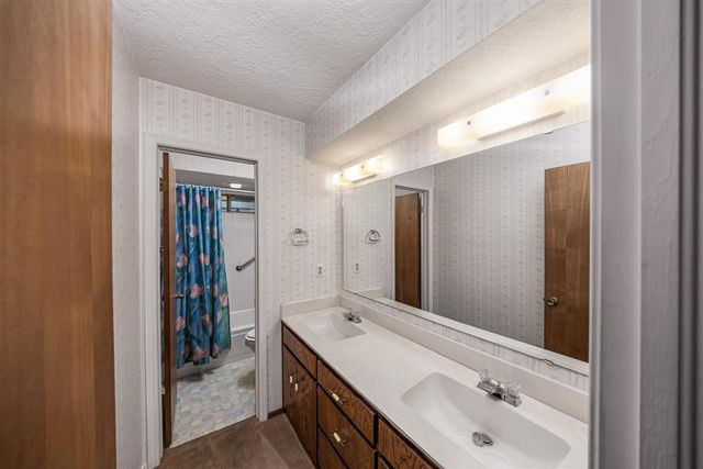 7207 NW Willow Creek Dr, Lawton, OK 73505