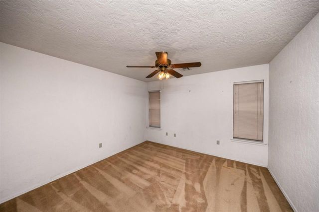 7207 NW Willow Creek Dr, Lawton, OK 73505