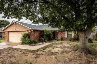 7207 NW Willow Creek Dr, Lawton, OK 73505