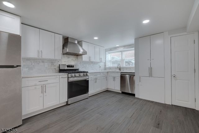 20 S Corabelle Ave, Lodi Boro, NJ 07644