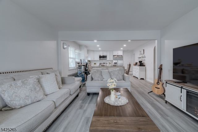 20 S Corabelle Ave, Lodi Boro, NJ 07644