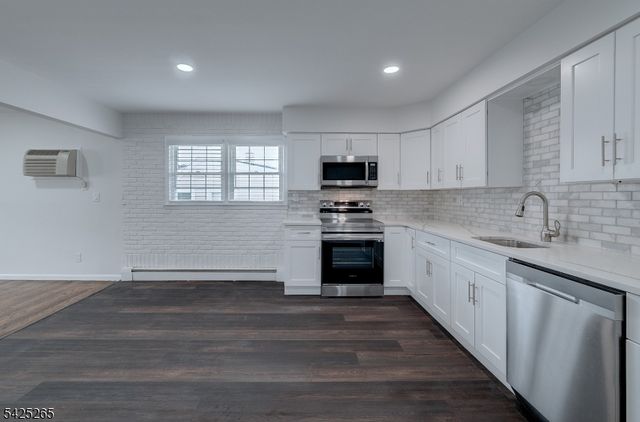 20 S Corabelle Ave, Lodi Boro, NJ 07644