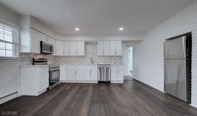20 S Corabelle Ave, Lodi Boro, NJ 07644