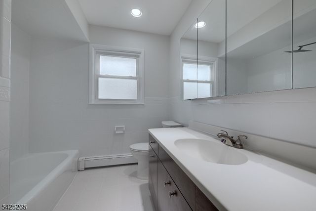 20 S Corabelle Ave, Lodi Boro, NJ 07644