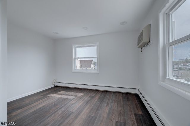 20 S Corabelle Ave, Lodi Boro, NJ 07644