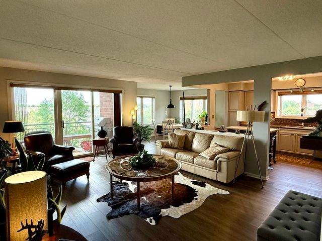 370 S Western Avenue 408, Des Plaines, IL 60016