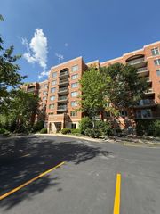370 S Western Avenue 408, Des Plaines, IL 60016