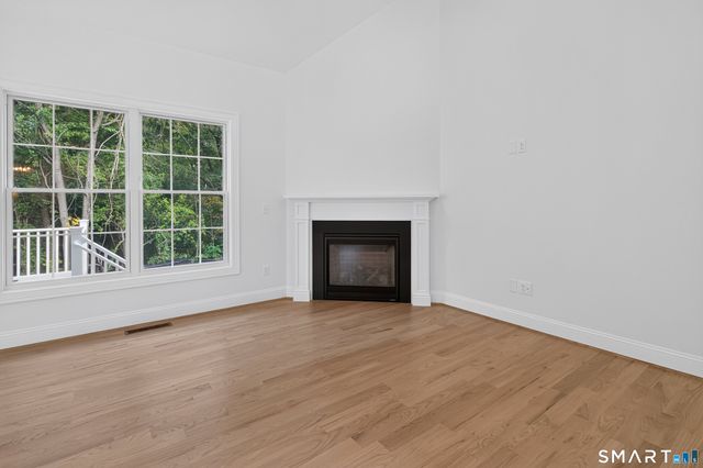 10 Maple Avenue, Bristol, CT 06010
