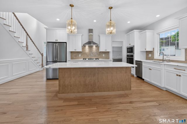10 Maple Avenue, Bristol, CT 06010