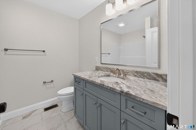 10 Maple Avenue, Bristol, CT 06010